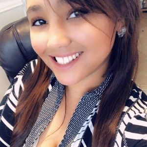 Meet your Posher, Noelia